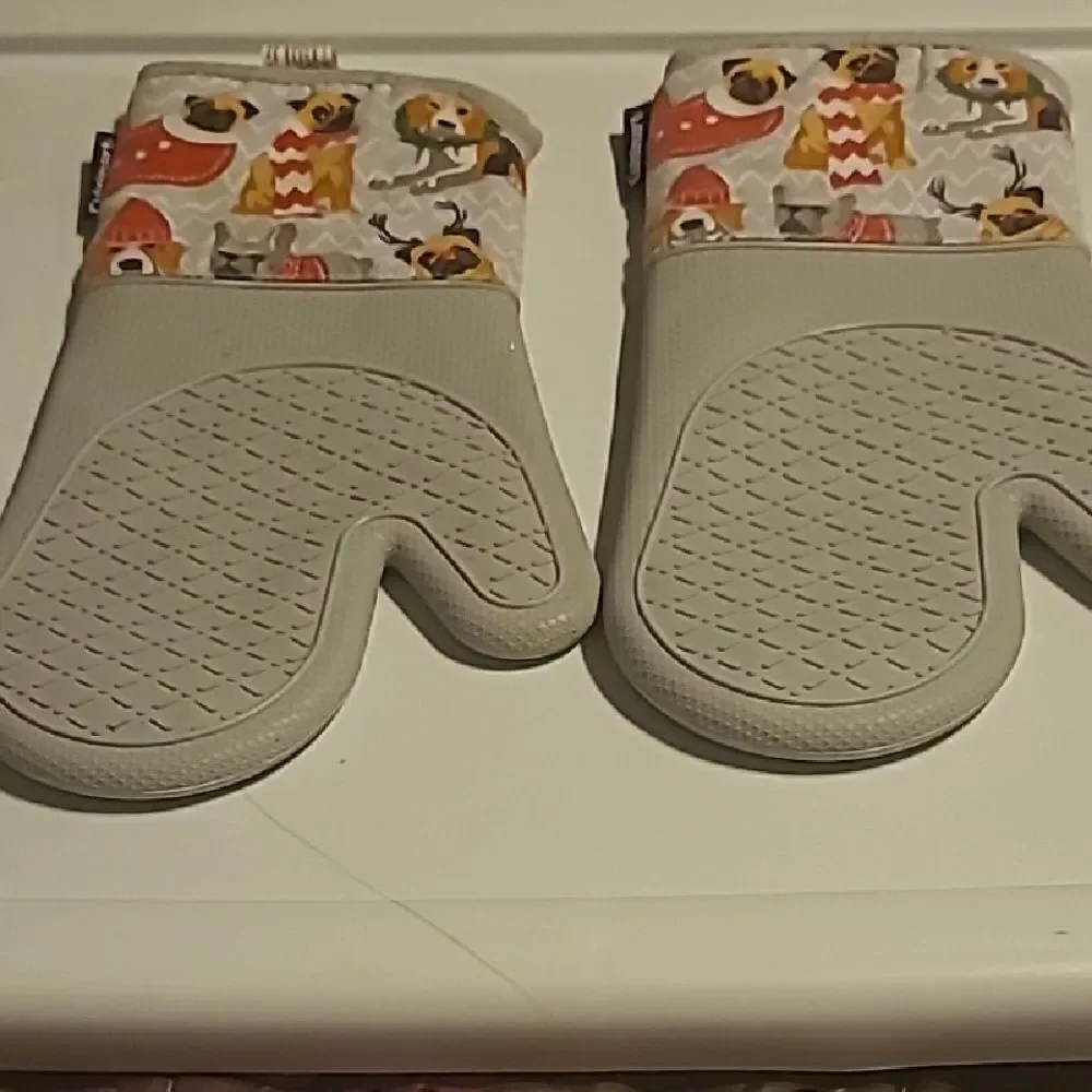 Cuisinart Gray Patterned Oven Mitts
